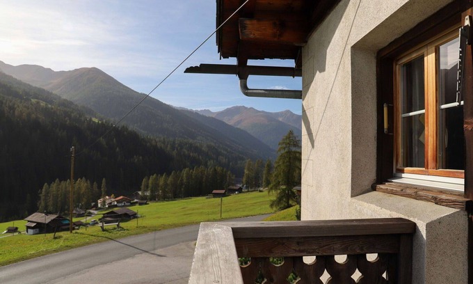 Frauenkirch Apartamento | Hermoso apartamento para 3 personas con WIFI, TV, terraza, vista panorámica y aparcamiento