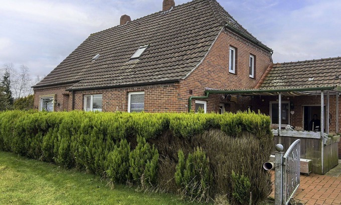 Großheide Apartamento | Lovely apartment for 4 people with WIFI, TV, terrace, pets allowed and parking