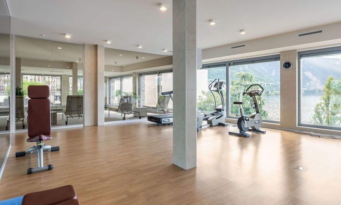 Montreux Apartamento | Lovely apartment for 4 guests with WIFI, hot tub, pool, TV, balcony and parking