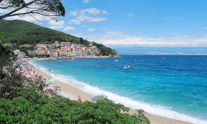 Plomin Apartamento | Lovely apartment for 4 people with WIFI, A/C, TV, terrace and parking