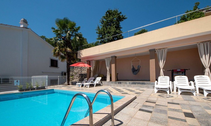 Tulisevica Apartamento | Acogedor apartamento para 4 personas con A/C, WIFI, piscina, TV, terraza y mascotas permitida