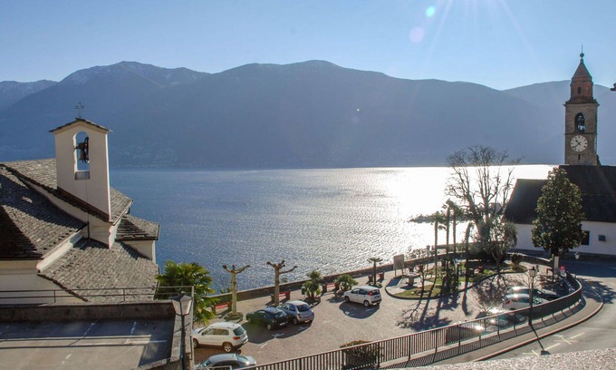 Porto Ronco Apartamento | Acogedor apartamento para 4 personas con WIFI, TV, balcón, mascotas permitida y vista panorámica