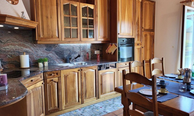 Monteceneri Apartamento | Lovely apartment for 5 people with A/C, WIFI, TV, balcony, panoramic view and parking