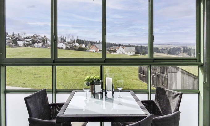 Loffingen Apartamento | Precioso apartamento para 4 personas con piscina, WIFI, TV, balcón y aparcamiento
