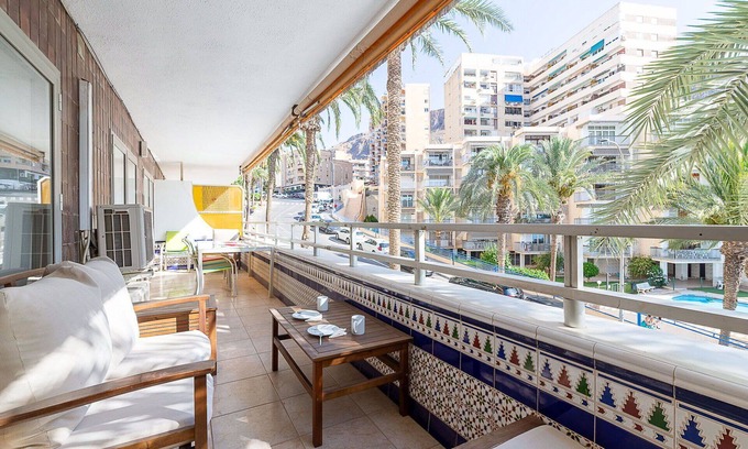 Aguadulce Apartamento | Acogedor apartamento para 6 personas con WIFI, A/C, TV, terraza, mascotas permitida y aparcamiento
