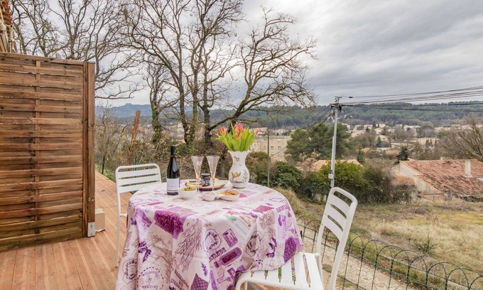 Gardanne Apartamento | Lovely apartment for 2 people with WIFI, TV, terrace and panoramic view