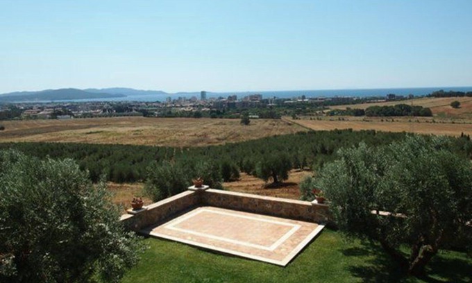 Follonica Apartamento | Precioso apartamento para 6 personas con TV, patio, vista panorámica y aparcamiento