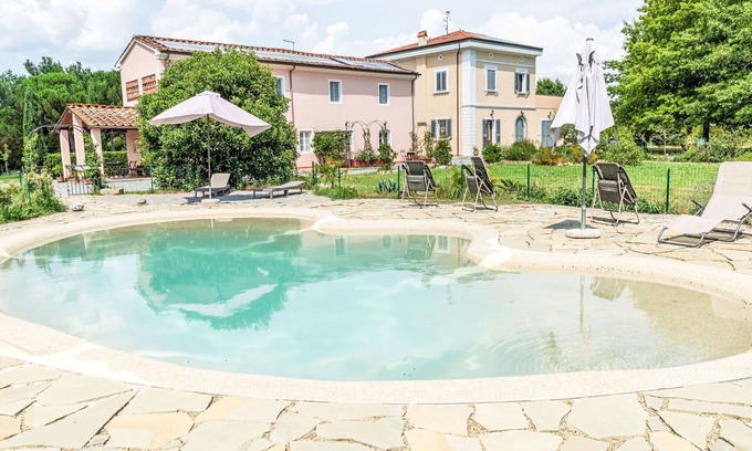 Fucecchio Apartamento | Acogedor apartamento con WIFI, piscina, A/C, balcón, mascotas permitida y aparcamiento