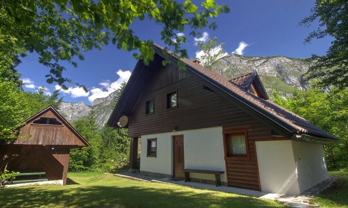 Ukanc Apartamento | Precioso apartamento para 5 personas con TV, patio y aparcamiento