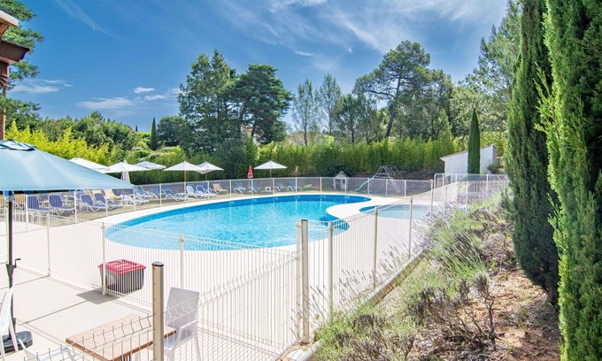 Nans-les-Pins Apartamento | Bonito apartamento para 8 personas con piscina privada, WIFI, TV, terraza y mascotas permitida