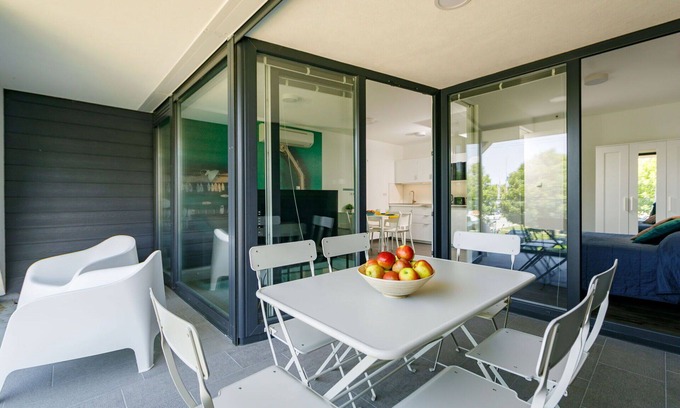 Balatonszemes Apartamento | Acogedor apartamento para 6 personas con piscina, A/C, WIFI, TV, terraza y mascotas permitida