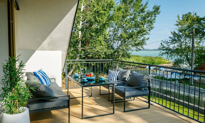 Balatonszarszo Apartamento | Precioso apartamento para 7 personas con WIFI, A/C, TV, terraza y aparcamiento