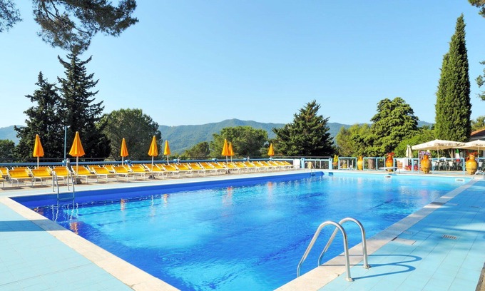 Villanova d'Albenga Casa | Hermoso apartamento en villa con WIFI, A/C, piscina, TV, patio, mascotas permitida y aparcamiento