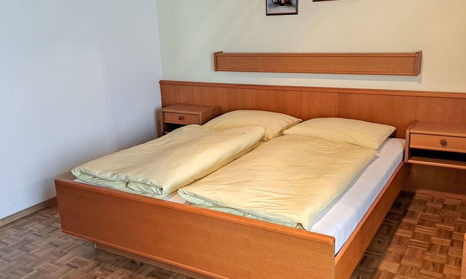 Oberwang Villa | Hermoso apartamento en villa para 5 personas con WIFI, TV, balcón y aparcamiento