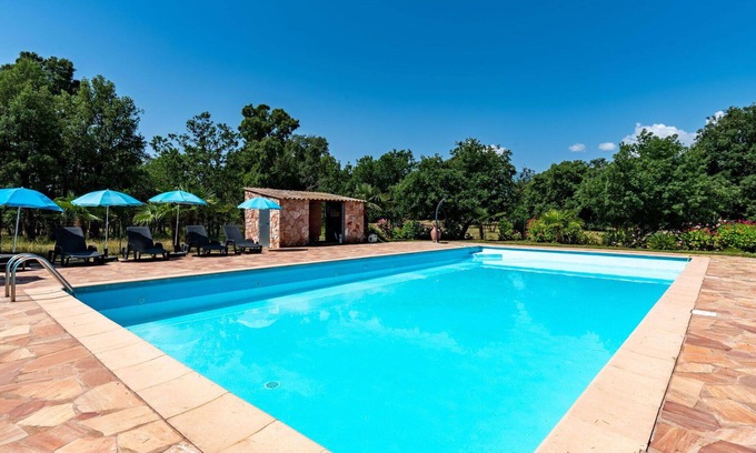 Prunelli-di-Fiumorbo Villa | Acogedor apartamento en villa para 7 personas con A/C, WIFI, piscina, TV, terraza y aparcamiento