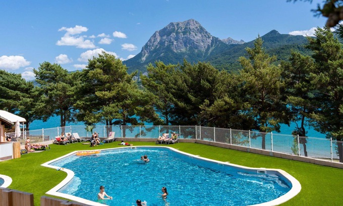 Prunieres Casa | Hermoso apartamento en villa con A/C, piscina, TV, terraza, mascotas permitida y aparcamiento