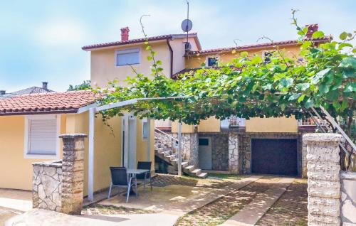 Marcana Apartamento | Lovely Apartment In Marcana With Wifi