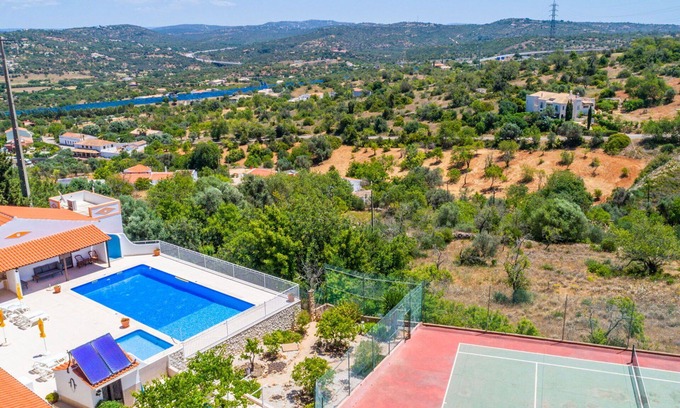 Mem Moniz Casa | Acogedor apartamento en villa con piscina, A/C, WIFI, TV, terraza y vista panorámica