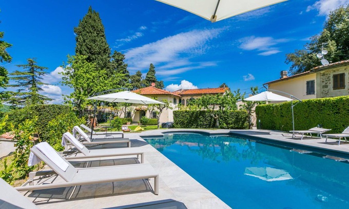 Torsoli Villa | Apartamento en villa con piscina privada, WIFI, TV, terraza, mascotas permitida, aparcamiento