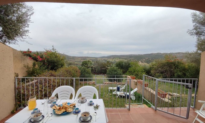 Palau Casa | Bonito apartamento en villa con A/C, WIFI, piscina, TV, terraza, vista panorámica y aparcamiento