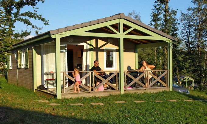 Beynat Casa | Hermoso apartamento en villa con piscina, WIFI, TV, terraza, mascotas permitida y aparcamiento