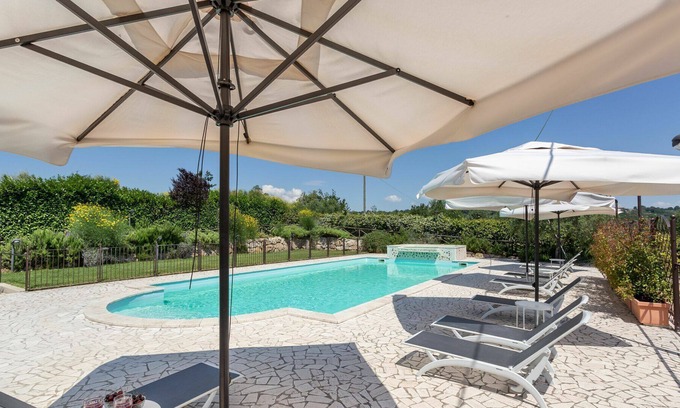 Montoro Villa | Acogedor apartamento en villa con piscina, jacuzzi, WIFI, A/C, TV, vista panorámica, aparcamiento
