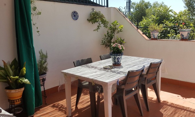 Beiro Apartamento | CERCA DEL DISTRITO HISTÓRICO del ALBAICIN en GRANADA, con GARAJE y AIRE ACONDICIONADO.