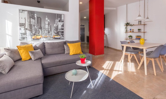 Barrio del Carmen Apartamento | LOVELY APARTMENT SERRANOS TOWERS