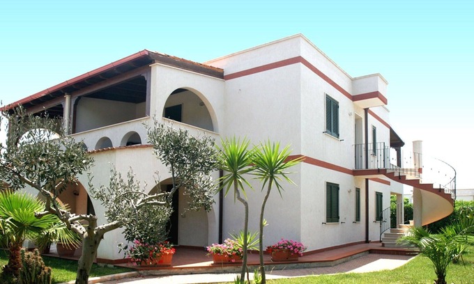 Specchiolla Apartamento | Hermoso apartamento con WIFI, A/C, TV, patio, mascotas permitida, vista panorámica, cerca de Ostuni