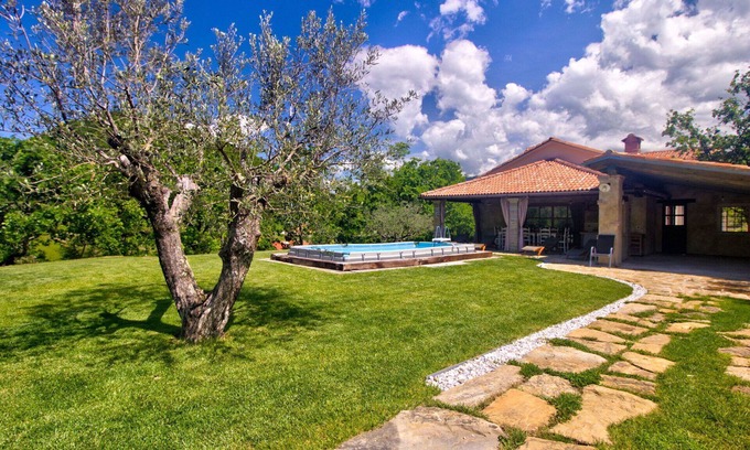 Hrastovlje Apartamento | Bonito apartamento con WIFI, piscina privada, A/C, TV, terraza, vista panorámica, aparcamiento
