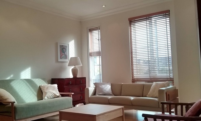 Chiswick Riverside Apartamento | Lovely apartment with underground parking + balcony in Kew, Richmond London