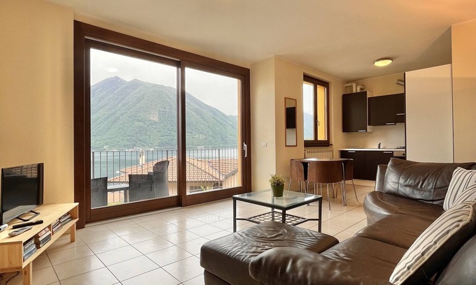 Argegno Apartamento | Precioso apartamento con piscina y vistas impresionantes del lago