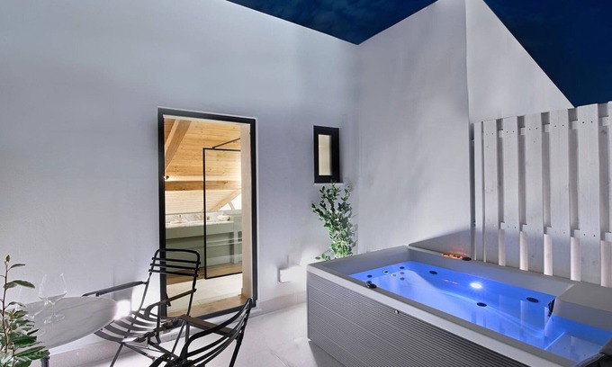 Monastiraki Villa | Lovely Athens Apartment | 1 Bedroom | Apartment Makarov | Furnished Balcony and Terrace | Outdoor Hot Tub | Athinaidos Aside