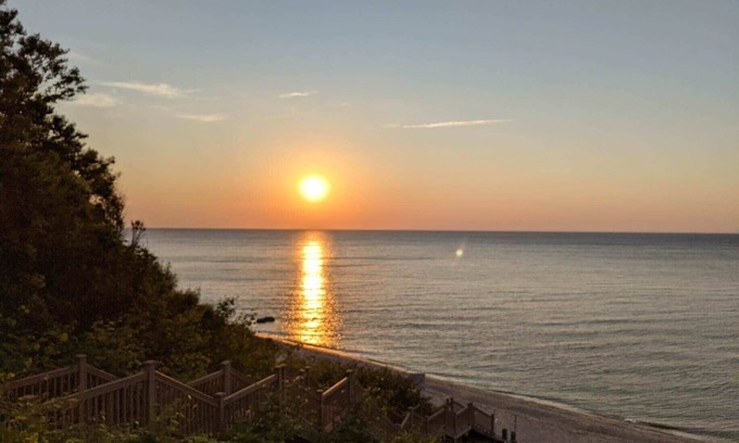 Baiting Hollow Cabaña | Lovely beach cottage with private deck, walk to the beach, vineyards nearby