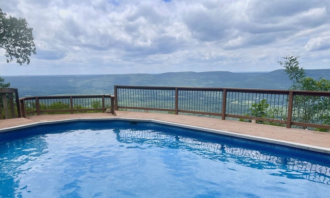 Menlo Casa | Lovely bluff home atop Lookout Mountain with seasonal pool and incredible views.
