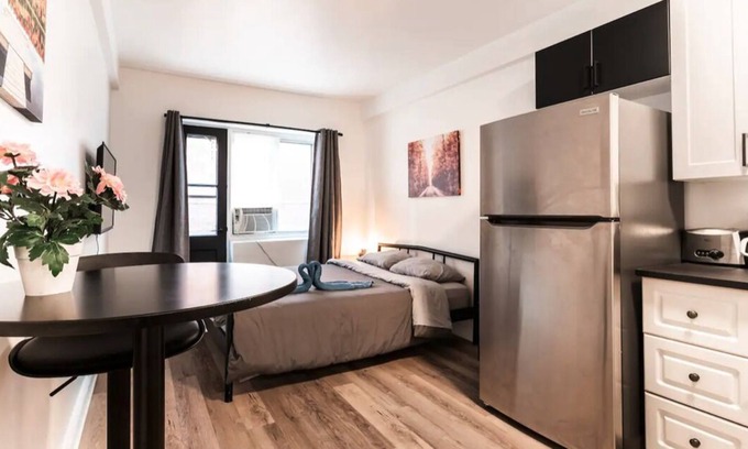Mile End Apartamento | Lovely Brand New Studio w/AC & Balcony