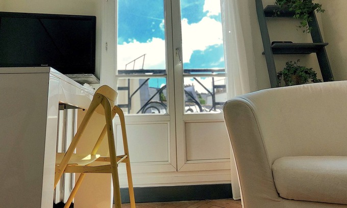 Enfants-Rouges Apartamento | Lovely bright and quiet 2-room apartment, Marais. 5th floor.