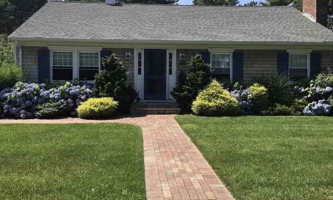 South Chatham Casa | Lovely Cape Cottage Home < 1 mile to the beach!