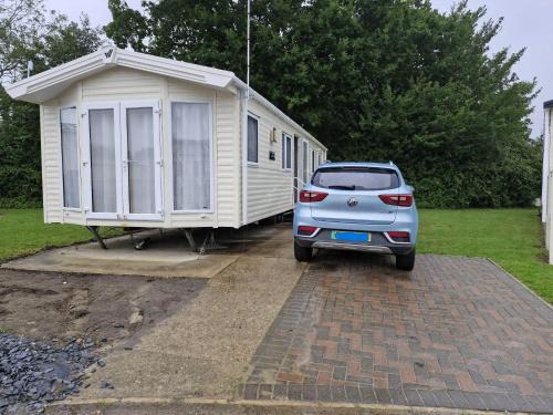 Saxmundham Otro | Lovely Caravan With Free Wi-Fi At Carlton Meres Holiday Park Ref 60034O