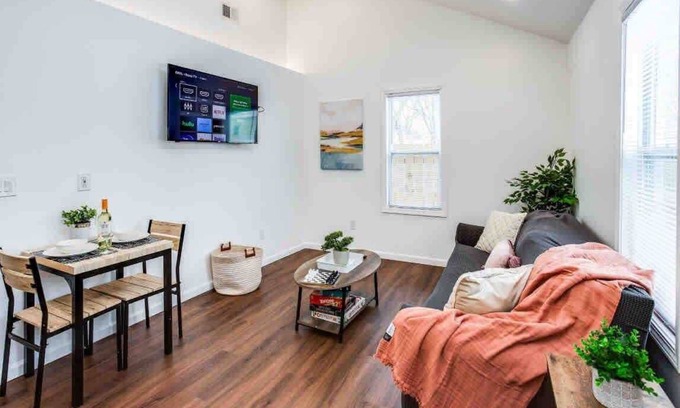 Rochester Apartamento | {Lovely Casita w/King Bed mins DTWN}