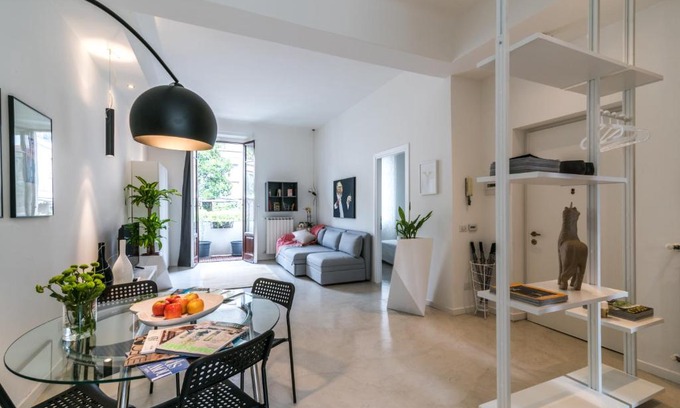 Simonetta Apartamento | Lovely Cenisio Apartment