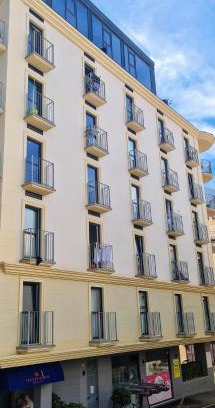 Gibraltar Apartamento | Lovely Central studio king bed