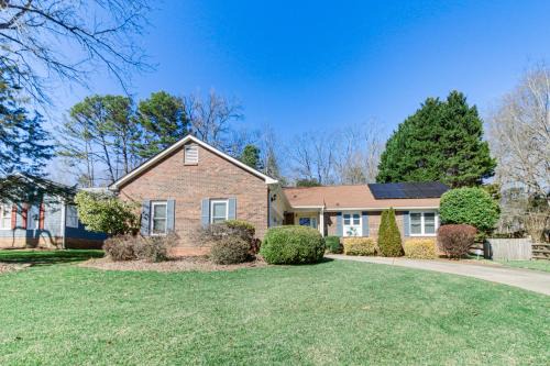 Charlotte Casa | Lovely Charlotte Home with Yard 9 Mi to Uptown!