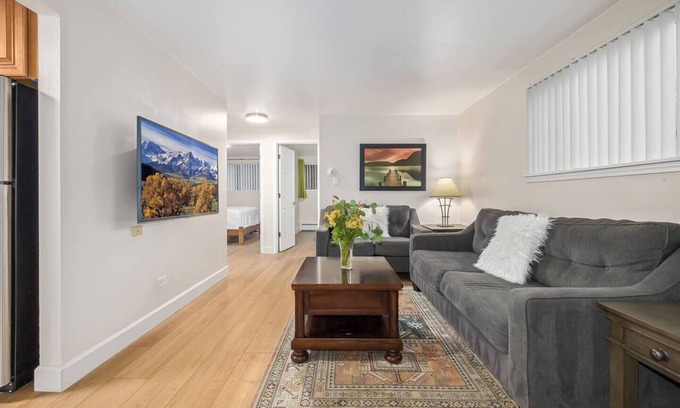 Cheesman Park Apartamento | Lovely Cheesman Park apt on tree lined street