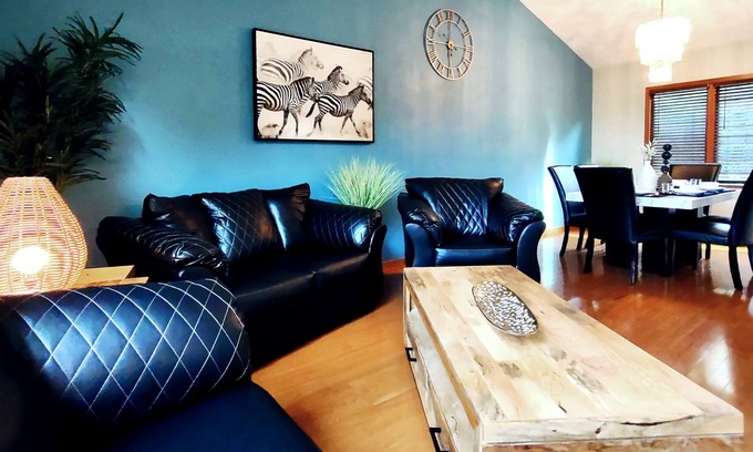Loves Park Casa | Lovely Child-friendly 6-bedroom Home w/Jacuzzi Tub
