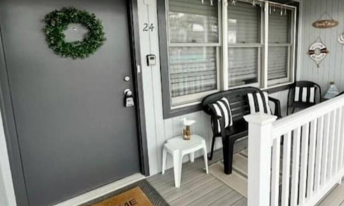 North End Condominio | LOVELY CONDO STEPS FROM BEACH NEWLY RENOVATED