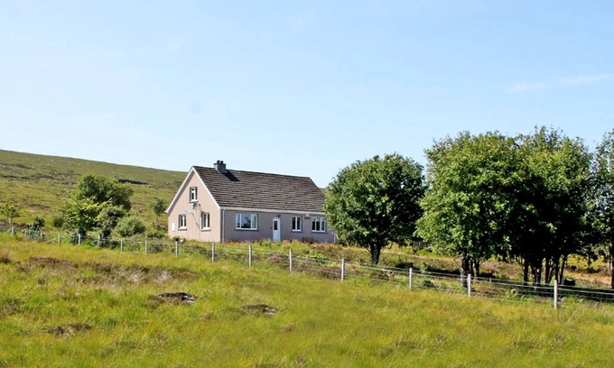 Drumchork Casa | Lovely cosy cottage with stunning loch and mountain views in scenic countryside