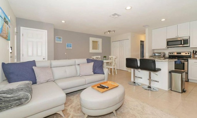 South Sarasota Casa | Lovely Cottage - Close to Siesta, Shops & Dining