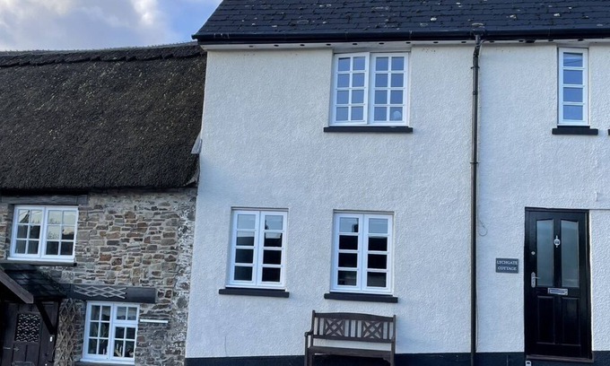 Chittlehampton Cabaña | Lovely cottage on the beautiful village square of Chittlehampton