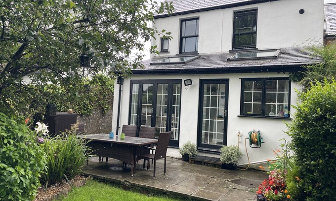 Charmouth Cabaña | Lovely cottage, log fire & garden close to Charmouth beach on the Jurassic Coast